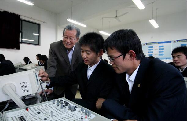 1563004958599044.jpg 传感器技术实验室9.jpg