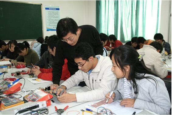 1563004824194812.jpg 传感器技术实验室6.jpg