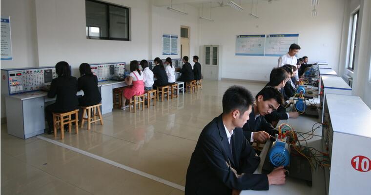 1563004711164414.jpg 传感器技术实验室4.jpg