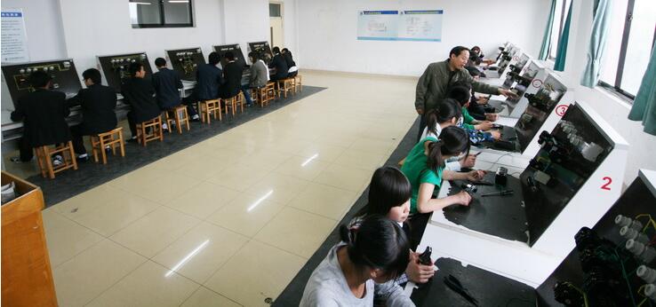 1563004768178073.jpg 传感器技术实验室5.jpg