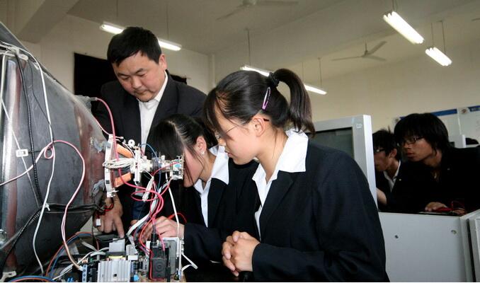 1563004912467826.jpg 传感器技术实验室10.jpg